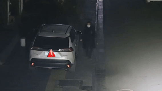 男子深夜“拉车门”盗窃,双牌民警迅速拿下(图2).gif 男子深夜“拉车门”盗窃,双牌民警迅速拿下(图2).gif
